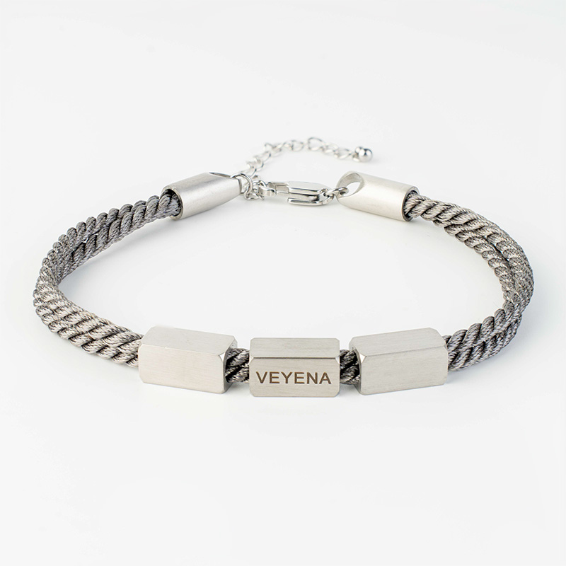 Veyena Atlas Engravable Chain Bracelet