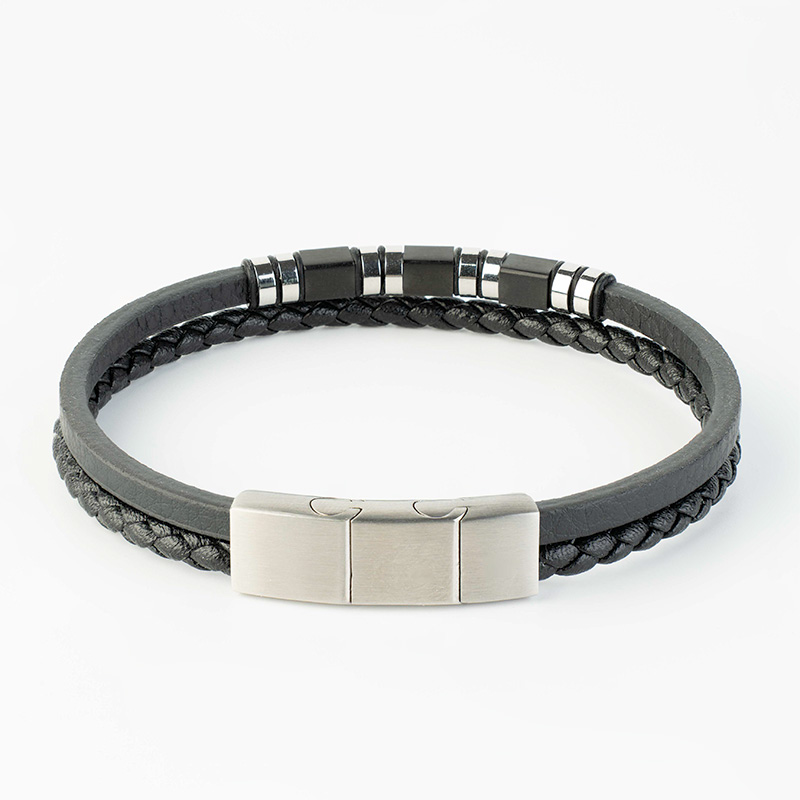 Veyena Core Personalized Leather Bracelet