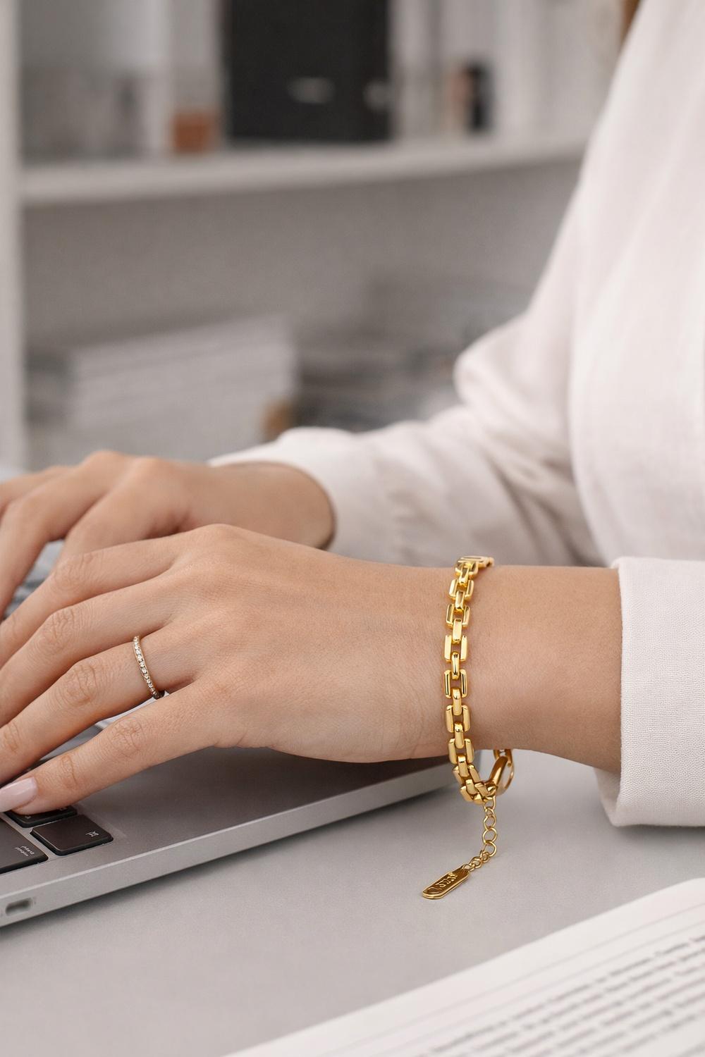 VEYENA Watch Link Chain Bracelet - Details