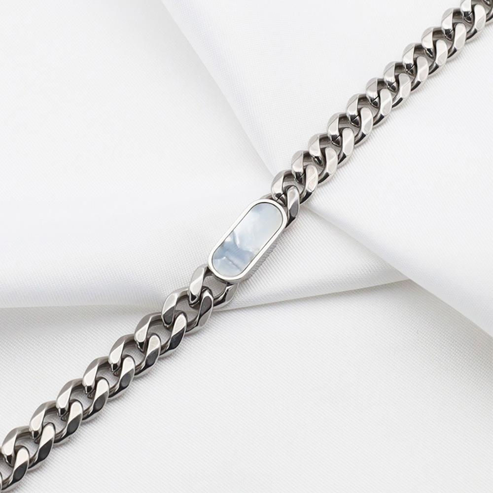 VEYENA Oval Shell Cuban Bracelet - Image 5