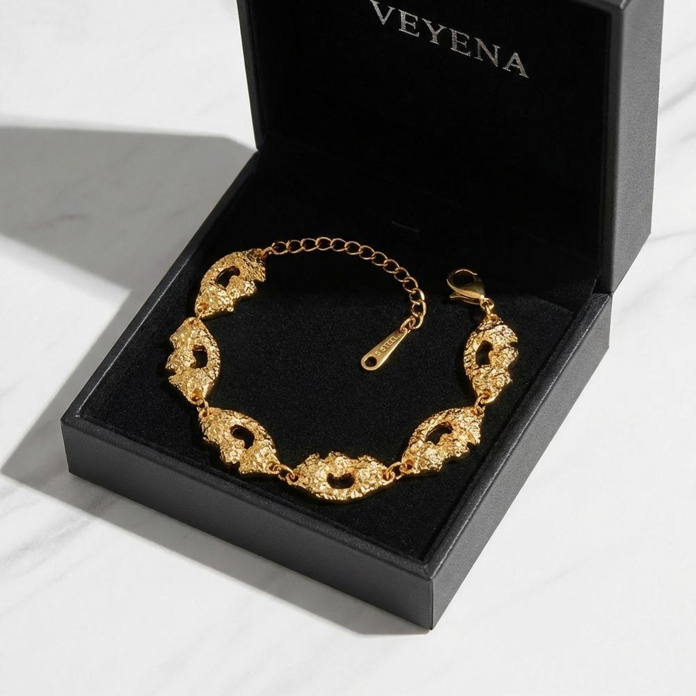 VEYENA Textured Sculptural Link Bracelet - Image 6