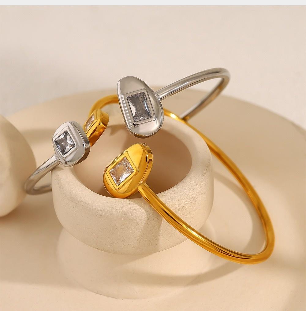 VEYENA Zircon Open Elastic Bangle - Details